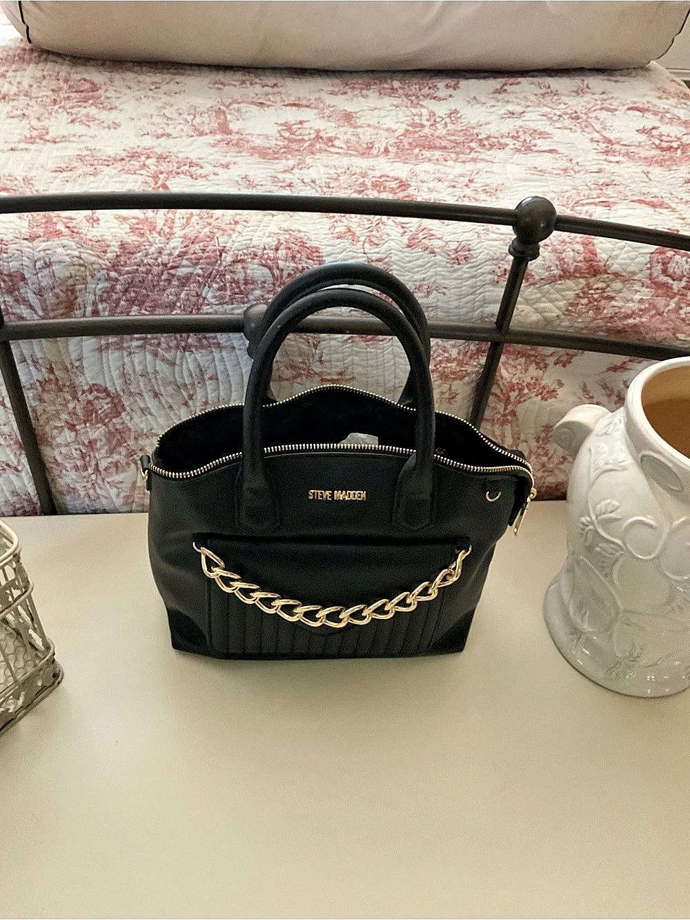 Steve Madden Evelyn chain Bag Black with shoulder strap, medium size